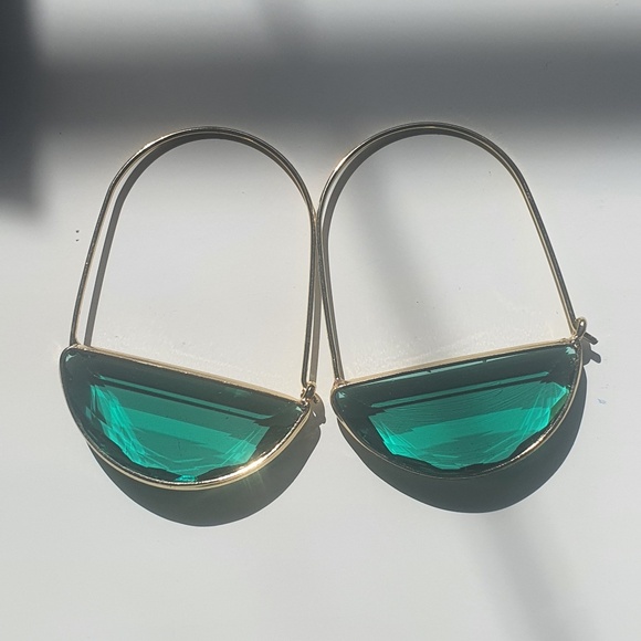Green Sea glass on gold hoop earrings - Picture 2 of 3